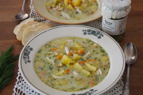 Jak zagęścić zupę ogórkową? Sprawdzone metody na idealną konsystencję