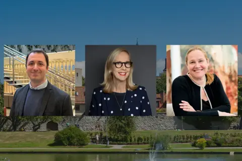 Tre personer ler mot kameran, symboliserande delaktighet och inflytande. Bakgrunden visar en vacker park med en damm och gamla byggnader.