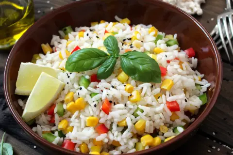 Salade de riz : réussissez-la sans qu'elle colle ! Recettes & astuces