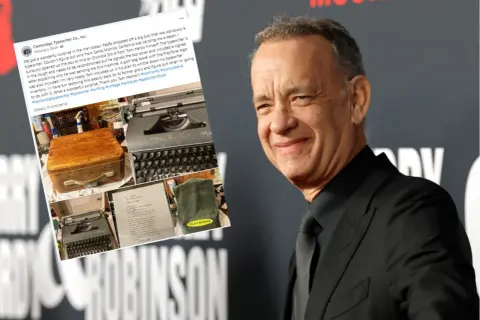 Tom Hanks, znany aktor, kolekcjonuje stare maszyny do pisania. Na zdjęciu widać jego najnowszą zdobycz – maszynę Olympia SM-4, którą sam naprawia.