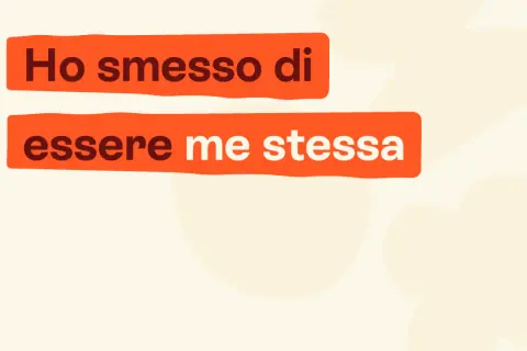 Ho smesso di essere me stessa. Un messaggio che esprime un profondo senso di alienazione e cambiamento interiore.