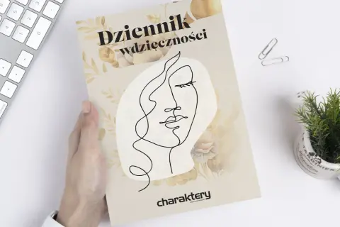 Dziennik wdzięczności z minimalistyczną twarzą i kwiatami. Dowiedz się, jak prowadzić dziennik wdzięczności, by doceniać małe rzeczy.