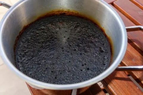 Przypalony garnek emaliowany? Uratuj go bezpiecznie krok po kroku.