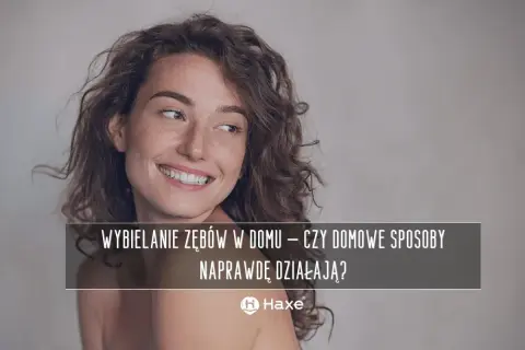 Uśmiechnięta kobieta z piegami. Tekst: "Wybielanie zębów w domu – czy domowe sposoby naprawdę działają?".