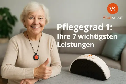 Lächelnde ältere Frau mit Notrufknopf gibt Daumen hoch. Text: Pflegegrad 1: Ihre 7 wichtigsten Leistungen. Entlastungsbetrag nutzen.