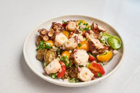 Salade de poulpe inratable : astuces de chef pour un poulpe tendre