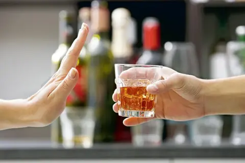 Kiedy można pić alkohol po znieczuleniu? Poznaj czas bezpiecznej przerwy