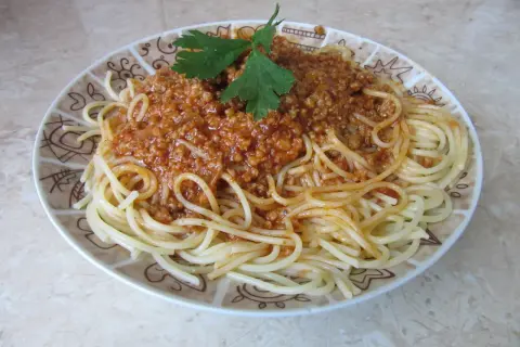 Jak wekować sos do spaghetti z mięsem? Sprawdzony przepis i tyndalizacja