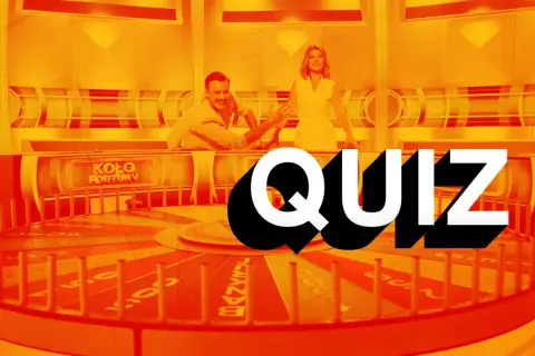 Koło Fortuny z prowadzącymi i napisem QUIZ.