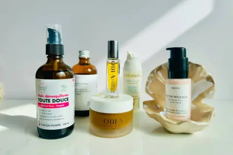 Une sélection de produits pour l'hydratation visage : huile démaquillante, brume, baume de nuit et masque.