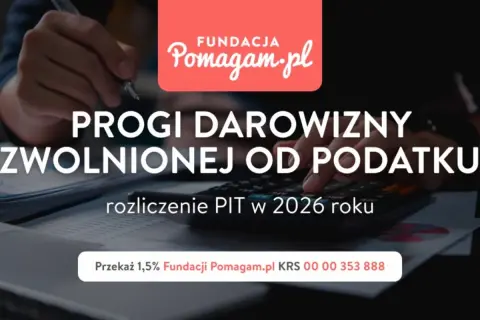 Ręce nad kalkulatorem i dokumentami. Tytuł: "Progi darowizny zwolnionej od podatku". Informacja o rozliczeniu PIT w 2026 roku. Po jakim czasie można sprzedać darowiznę?
