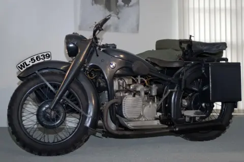 BMW R75, motocykl z II wojny światowej, którego bmw kraj pochodzenia to Niemcy.