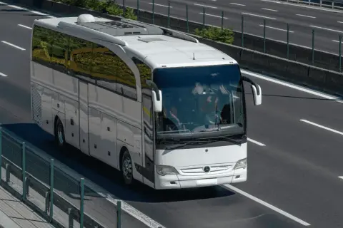 Ile pali bus 30 osobowy? Zaskakujące fakty o zużyciu paliwa
