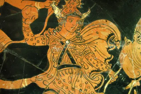 Orphée aux Enfers, figure mythologique en tenue de guerrier, arc à la main, sur une poterie antique.