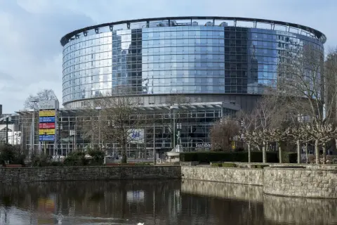 Maritim Hotel Frankfurt: Top-Lage, Messe-Zugang & Skyline-Blick