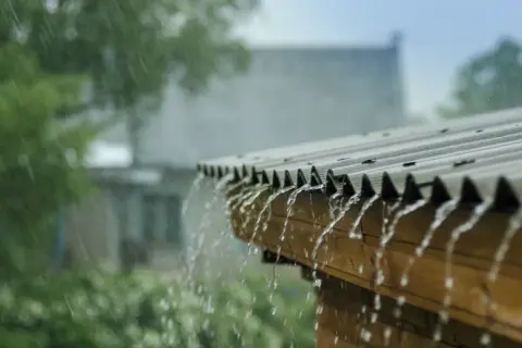 Tanie pokrycie dachu altany - wybierz najlepsze materiały i oszczędzaj