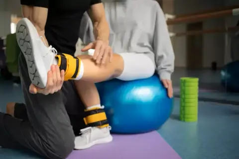 Fizjoterapia: AWF czy UM? Wybierz idealną ścieżkę!