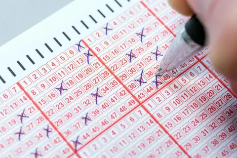 O której są wyniki lotto? Sprawdź, kiedy nie przegapisz losowania