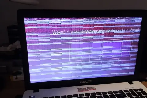 Jak rozpoznać uszkodzenie inwertera matrycy i wymienić go w laptopie