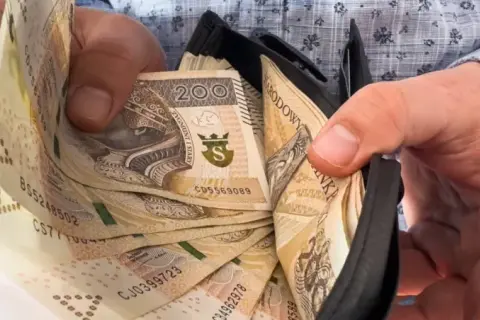 Ile zarabia radny osiedla we Wrocławiu? Zaskakujące różnice w pensjach