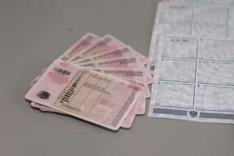 Ile trzeba zapłacić za prawo jazdy? Sprawdź koszty i ukryte opłaty