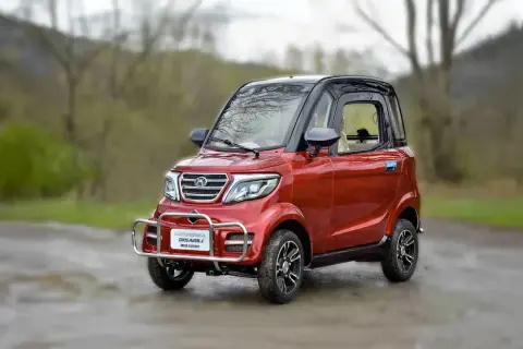 Auto rossa per disabili, un piccolo veicolo per muoversi in autonomia.