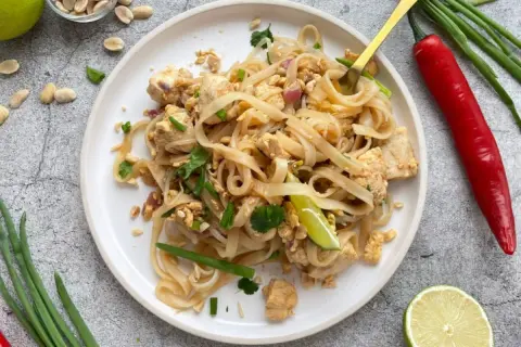 Makaron do Pad Thai: Moczyć, nie gotować! Klucz do perfekcji