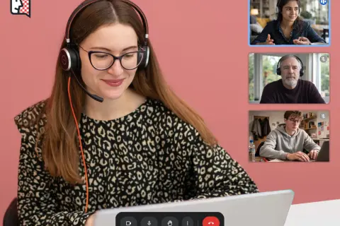 Frau mit Headset im Videoanruf, fragt "Dobro jutro, welche Sprache?" und spricht mit drei Personen.