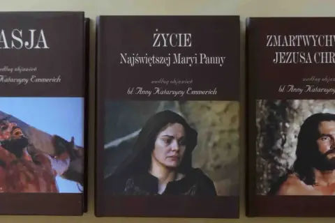 Trzy książki: "Pasja", "Życie Najświętszej Maryi Panny" i "Zmartwychwstanie Jezusa Chrystusa" według objawień bł. Anny Katarzyny Emmerich.