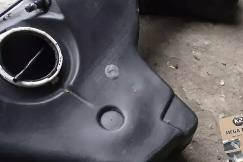 Jak skleić plastikowy zbiornik paliwa? Sprawdzone metody i porady