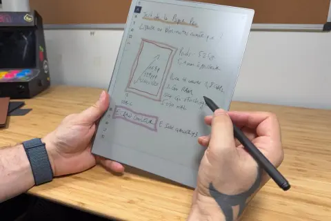 Test de la Paper Pro : une liseuse ou un bloc-notes numérique ? Sa taille remarquable 2 et ses caractéristiques techniques sont détaillées.