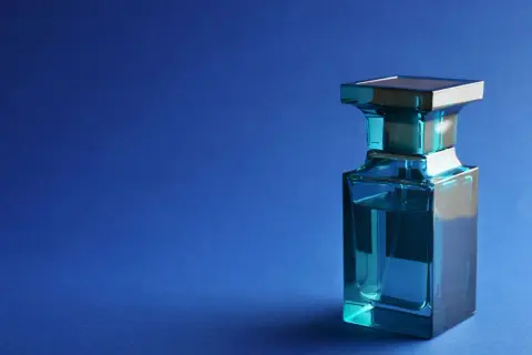 Eleganckie perfumy na prezent. Czy wiesz, że istnieją przesądy związane z dawaniem zapachów?