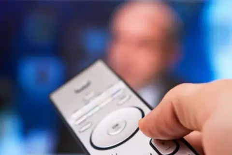 Jak wyłączyć lektora w telewizorze Samsung i cieszyć się ciszą