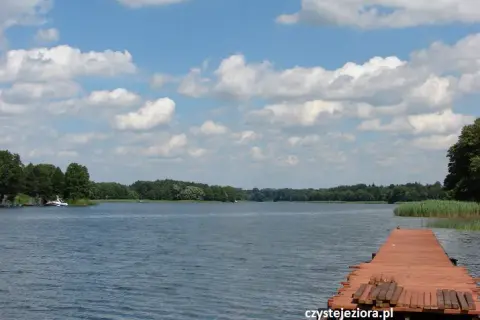 Jezioro Ślesińskie: Odkryj ciepłą wodę i idealny urlop!