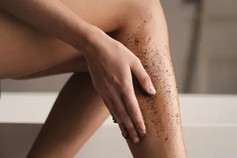 Peeling przed goleniem czy po - uniknij podrażnień i zyskaj gładkość