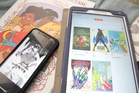 Un smartphone et une tablette affichent des bandes dessinées, avec une couverture de livre de princesses en arrière-plan. Les avis izneo sont visibles sur la tablette.