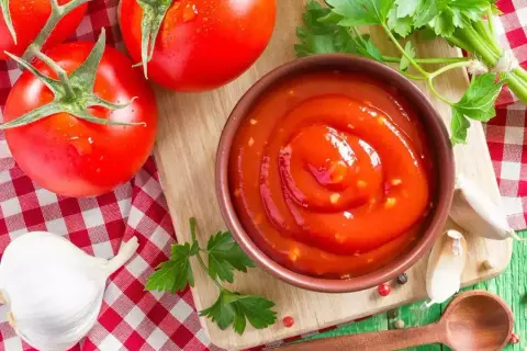 Pierwszy ketchup w Polsce: jak powstał i zmienił nasze smaki