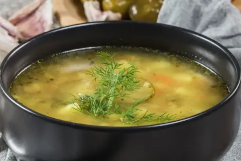 Jak zrobić zupę ogórkową? Mój przepis i sekrety idealnego smaku