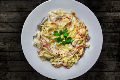 Carbonara Magdy Gessler: Sekret idealnego sosu bez śmietany