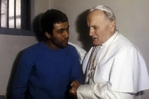Kto strzelał do papieża? Szokujące szczegóły zamachu na Jana Pawła II
