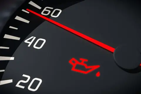 Kontrolka ciśnienia oleju świeci się na desce rozdzielczej. Gdzie jest czujnik ciśnienia oleju 2.0 TDI?