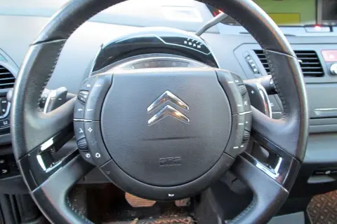 Citroën C4: pojemność baku, zasięg i wlew paliwa wszystko, co musisz wiedzieć