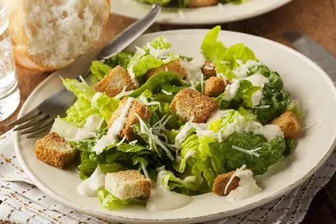Salade César: Les ingrédients secrets pour une recette parfaite