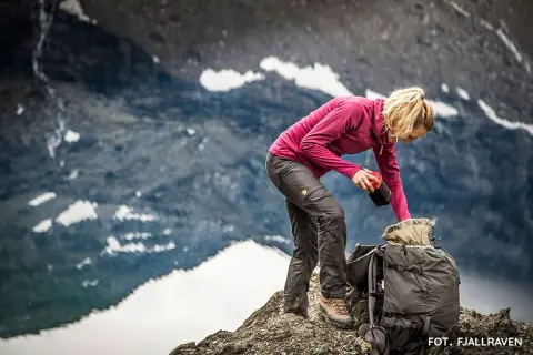 Letnie spodnie trekkingowe: Czy wiesz, jak wybrać idealne w góry?