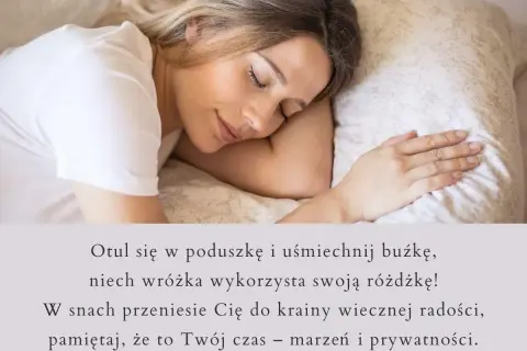 Kobieta śpi, otulona poduszką. Wiersze wzruszające do łez, które przenoszą w krainę marzeń i prywatności.