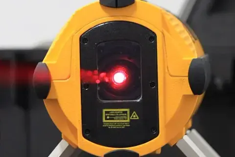 Poziomica laserowa Stanley czy Bosch – która jest lepsza do Twoich prac?
