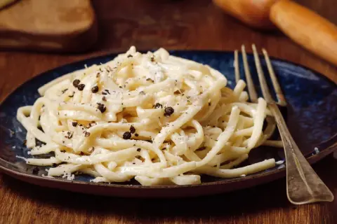 Najprostsze spaghetti: szybkie i łatwe przepisy na każdy dzień
