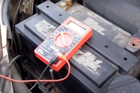 Jakie powinno być ładowanie alternatora 12v, by uniknąć uszkodzeń?