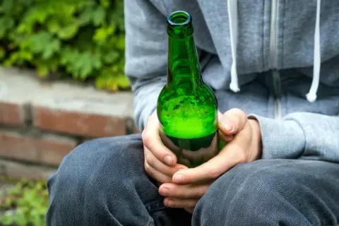 Czy dziecko może kupić piwo bezalkoholowe? Sprawdź ważne przepisy