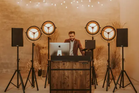 Kto płaci za ZAiKS? DJ czy organizator? Poznaj swoje obowiązki